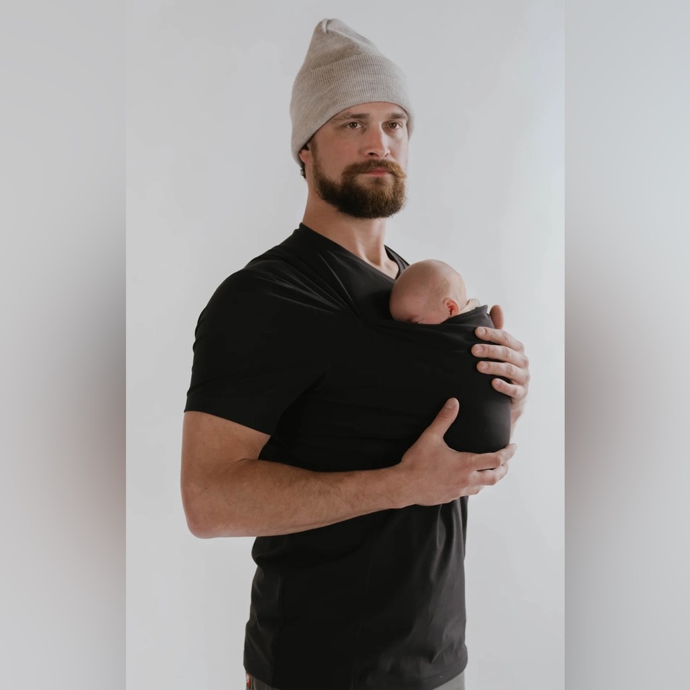 Lalabu Black Short Sleeve T-shirt Carrier